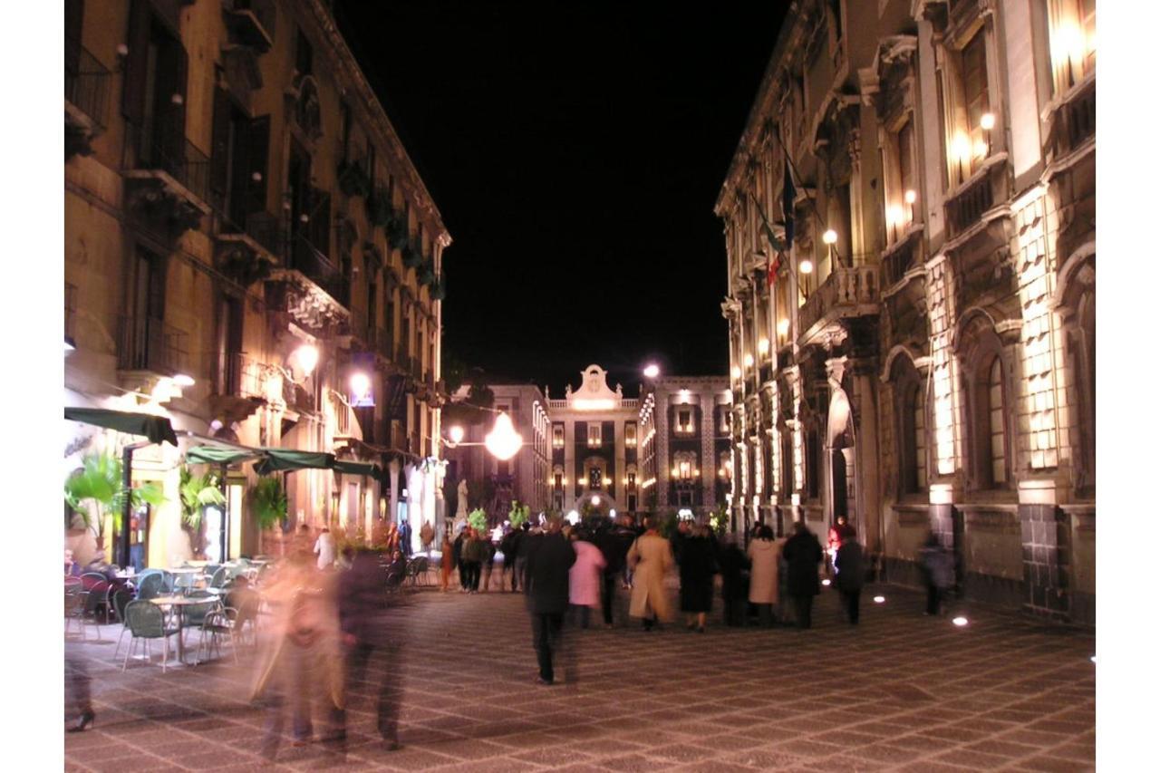 Palazzo Dei Delfini Apartments - Happy Rentals カターニア エクステリア 写真